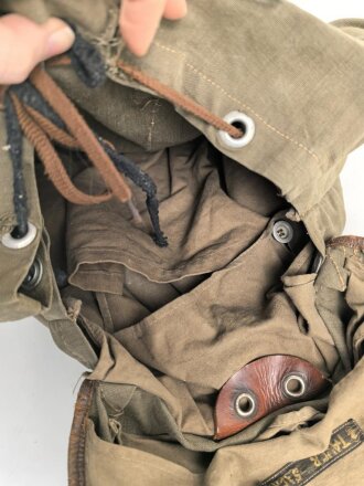 Rucksack zivile Ausführung, von der Fliegerhorstkommandantur Pilsen zugekauft und entsprechend gestempelt. gebraucht