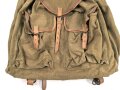 Rucksack Wehrmacht, gebrauchtes Stück, die schweren Trageriemen waren vermutlich ursprünglich für etwas anderes gedacht. Typische zusammenstellunf von allem was noch da war zum Ende des Krieges hin.