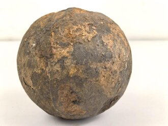 Kanonenkugel aus Eisen, Durchmesser etwa 14cm. Alter und...