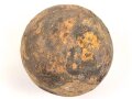Kanonenkugel aus Eisen, Durchmesser etwa 14cm. Alter und Herkunft unbekannt. Wiegt etwa 11 kg