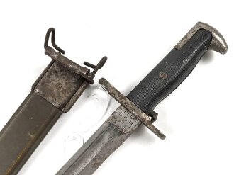 U.S. Army  2.Weltkrieg, Seitengewehr für M 1 Garand . Hersteller UC, datiert 1943. Ungereinigtes Stück, oberer Scheidenbeschlag leicht verbogen