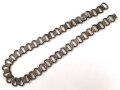 Tragekette für einen Ringkragen aus der Zeit des 2. Weltkrieg. Eisen, ungereinigt. Passend für zum Beispiel Feldgendarmerie, Bahnhofswache usw. Gesamtlänge 59cm