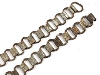 Tragekette für einen Ringkragen aus der Zeit des 2. Weltkrieg. Eisen, ungereinigt. Passend für zum Beispiel Feldgendarmerie, Bahnhofswache usw. Gesamtlänge 58cm