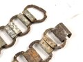 Tragekette für einen Ringkragen aus der Zeit des 2. Weltkrieg. Eisen, ungereinigt. Passend für zum Beispiel Feldgendarmerie, Bahnhofswache usw. Gesamtlänge 58cm