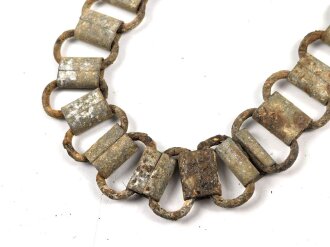 Tragekette für einen Ringkragen aus der Zeit des 2. Weltkrieg. Eisen, ungereinigt. Passend für zum Beispiel Feldgendarmerie, Bahnhofswache usw. Gesamtlänge 60cm