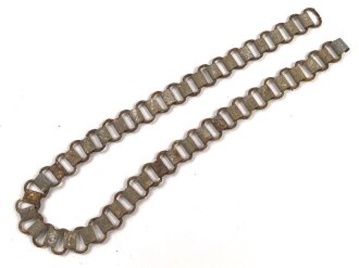 Tragekette für einen Ringkragen aus der Zeit des 2. Weltkrieg. Eisen, ungereinigt. Passend für zum Beispiel Feldgendarmerie, Bahnhofswache usw. Gesamtlänge 60cm