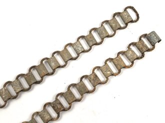 Tragekette für einen Ringkragen aus der Zeit des 2. Weltkrieg. Eisen, ungereinigt. Passend für zum Beispiel Feldgendarmerie, Bahnhofswache usw. Gesamtlänge 60cm