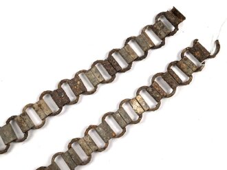 Tragekette für einen Ringkragen aus der Zeit des 2. Weltkrieg. Eisen, ungereinigt. Passend für zum Beispiel Feldgendarmerie, Bahnhofswache usw. Gesamtlänge 58cm