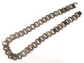 Tragekette für einen Ringkragen aus der Zeit des 2. Weltkrieg. Eisen, ungereinigt. Passend für zum Beispiel Feldgendarmerie, Bahnhofswache usw. Gesamtlänge 58cm