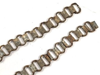Tragekette für einen Ringkragen aus der Zeit des 2. Weltkrieg. Eisen, ungereinigt. Passend für zum Beispiel Feldgendarmerie, Bahnhofswache usw. Gesamtlänge 57cm