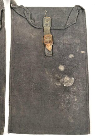 Wehrmacht, Beutel für Gewehrgranaten . Dunkelblaues, ungebrauchtes Stück mit  Lagerspuren, ungereinigt