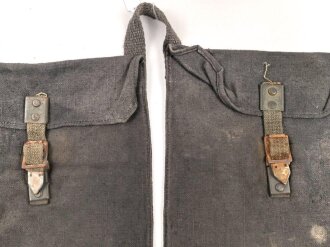 Wehrmacht, Beutel für Gewehrgranaten . Dunkelblaues, ungebrauchtes Stück mit  Lagerspuren, ungereinigt