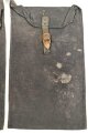 Wehrmacht, Beutel für Gewehrgranaten . Dunkelblaues, ungebrauchtes Stück mit  Lagerspuren, ungereinigt
