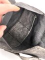 Wehrmacht, Beutel für Gewehrgranaten . Dunkelblaues, ungebrauchtes Stück mit  Lagerspuren, ungereinigt