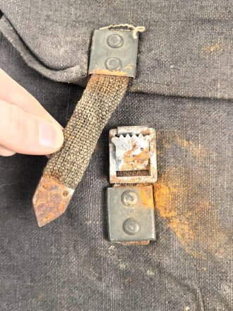 Wehrmacht, Beutel für Gewehrgranaten . Dunkelblaues, ungebrauchtes Stück mit  Lagerspuren, ungereinigt