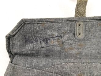 Wehrmacht, Beutel für Gewehrgranaten . Dunkelblaues, ungebrauchtes Stück mit  Lagerspuren, ungereinigt