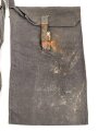 Wehrmacht, Beutel für Gewehrgranaten . Dunkelblaues, ungebrauchtes Stück mit  Lagerspuren, ungereinigt