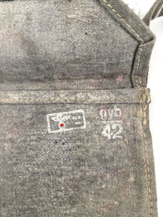 Wehrmacht, Beutel für Gewehrgranaten . Graue Ausführung datiert 1942, ungebrauchtes Stück mit  Lagerspuren, ungereinigt