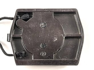 Marschkompass Wehrmacht, dunkelbraune Preßmasse, ohne Herstellerkennzeichnung.