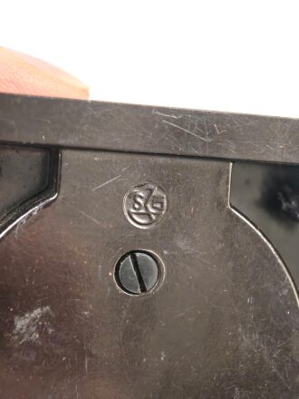 Marschkompass Wehrmacht, dunkelbraune Preßmasse, ohne Herstellerkennzeichnung.