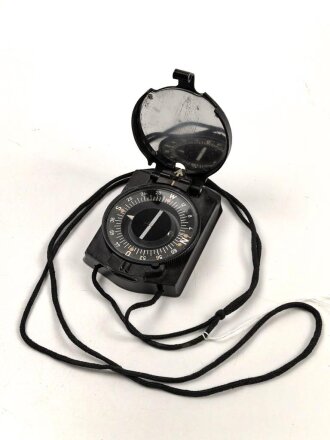 Marschkompass Wehrmacht, dunkelbraune Preßmasse, ohne Herstellerkennzeichnung.