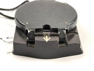 Marschkompass Wehrmacht, dunkelbraune Preßmasse, ohne Herstellerkennzeichnung.