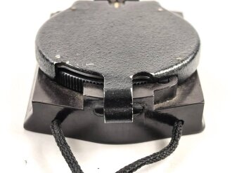 Marschkompass Wehrmacht, dunkelbraune Preßmasse, ohne Herstellerkennzeichnung.