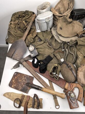 Gewaltiges Konvolut Ausrüstungsgegenstände. Meist Wehrmacht, alles mehr oder weniger defekt. Insgesamt etwa 15kg