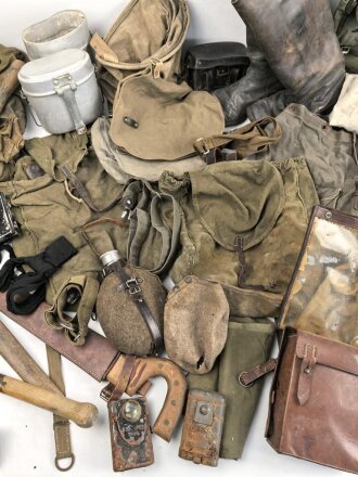 Gewaltiges Konvolut Ausrüstungsgegenstände. Meist Wehrmacht, alles mehr oder weniger defekt. Insgesamt etwa 15kg