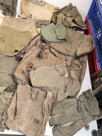 Gewaltiges Konvolut Ausrüstungsgegenstände. Meist Wehrmacht, alles mehr oder weniger defekt. Insgesamt etwa 15kg