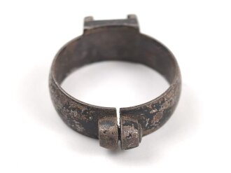 Teil einer Zielfernrohr Montage. Innendurchmesser 35mm, ohne Bezeichnung, Alter und Herkunft unbekannt