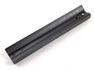 Montageschiene für ein Zielfernrohr. 22 x 135mm, Alter und Herkunft unbekannt