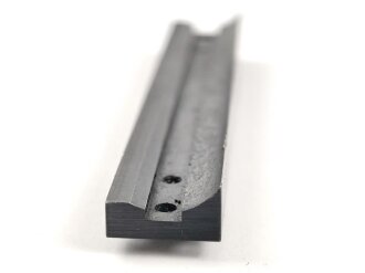 Montageschiene für ein Zielfernrohr. 22 x 135mm, Alter und Herkunft unbekannt