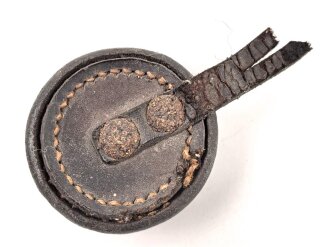 Lederne Schutzkappe für ein Zielfernrohr. Innendurchmesser 31,5mm, Alter und Herkunft unbekannt