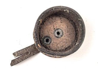 Lederne Schutzkappe für ein Zielfernrohr. Innendurchmesser 31,5mm, Alter und Herkunft unbekannt
