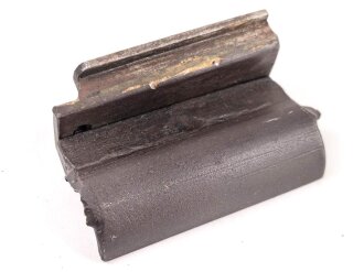 Teil einer Zielfernrohr Montage. Innendurchmesser etwa 19mm. Maße der Aufschubschiene 10 x 51mm, ohne Bezeichnung, Alter und Herkunft unbekannt
