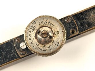 Kleiner Entfernungsmesser von Leitz Wetzlar, wohl als Zubehör für eine Kamera ?