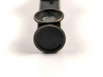 Kleiner Entfernungsmesser von Leitz Wetzlar, wohl als Zubehör für eine Kamera ?