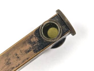 Kleiner Entfernungsmesser von Leitz Wetzlar, wohl als Zubehör für eine Kamera ?