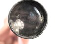 Zielfernrohr ohne erkennbare Stempelung. Überlackiert, die hintere Linse fehlt. Ein- und Ausblick 36 / 38 mm