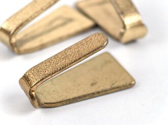 Koppelhaken ( Seiten- oder Rückenhaken ) für eine Parteibluse, vergoldet, sie erhalten ein ( 1 ) Stück