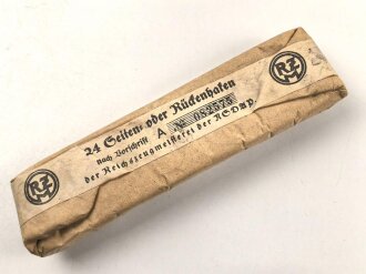 Koppelhaken ( Seiten- oder Rückenhaken ) für eine Parteibluse, Leichtmetall versilbert, sie erhalten ein ( 1 ) Stück aus der originalen Umverpackung