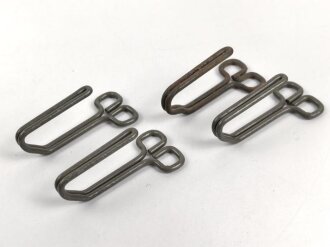 Satz Koppelhaken für eine Feldbluse der Wehrmacht. Eisen lackiert, ein Stück angerostet