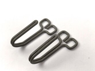 Paar Koppelhaken für eine Feldbluse der Wehrmacht. Eisen lackiert