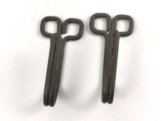 Paar Koppelhaken für eine Feldbluse der Wehrmacht. Eisen lackiert