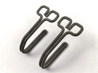 Paar Koppelhaken für eine Feldbluse der Wehrmacht. Eisen lackiert