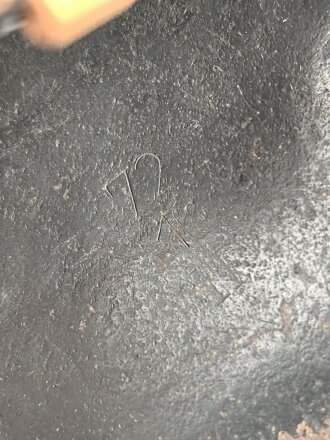 DDR, Stahlhelm der Nationalen Volksarmee NVA, die Glocke datiert 1972, getragenes Stück, ungereinigt