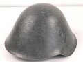 DDR, Stahlhelm der Nationalen Volksarmee NVA, die Glocke datiert 1972, getragenes Stück, ungereinigt