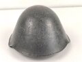 DDR, Stahlhelm der Nationalen Volksarmee NVA, die Glocke datiert 1972, getragenes Stück, ungereinigt