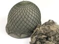 Bundeswehr, Stahlhelm alter Art in gutem Zustand. Das Tarnnetz ist meiner Meinung nach von der NVA.
